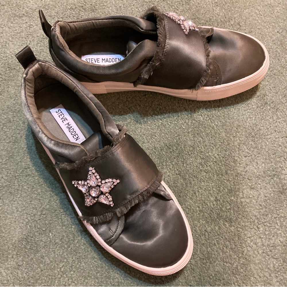 Steve Madden Graphic Fashion Sneakers Satin Olive 7.5M